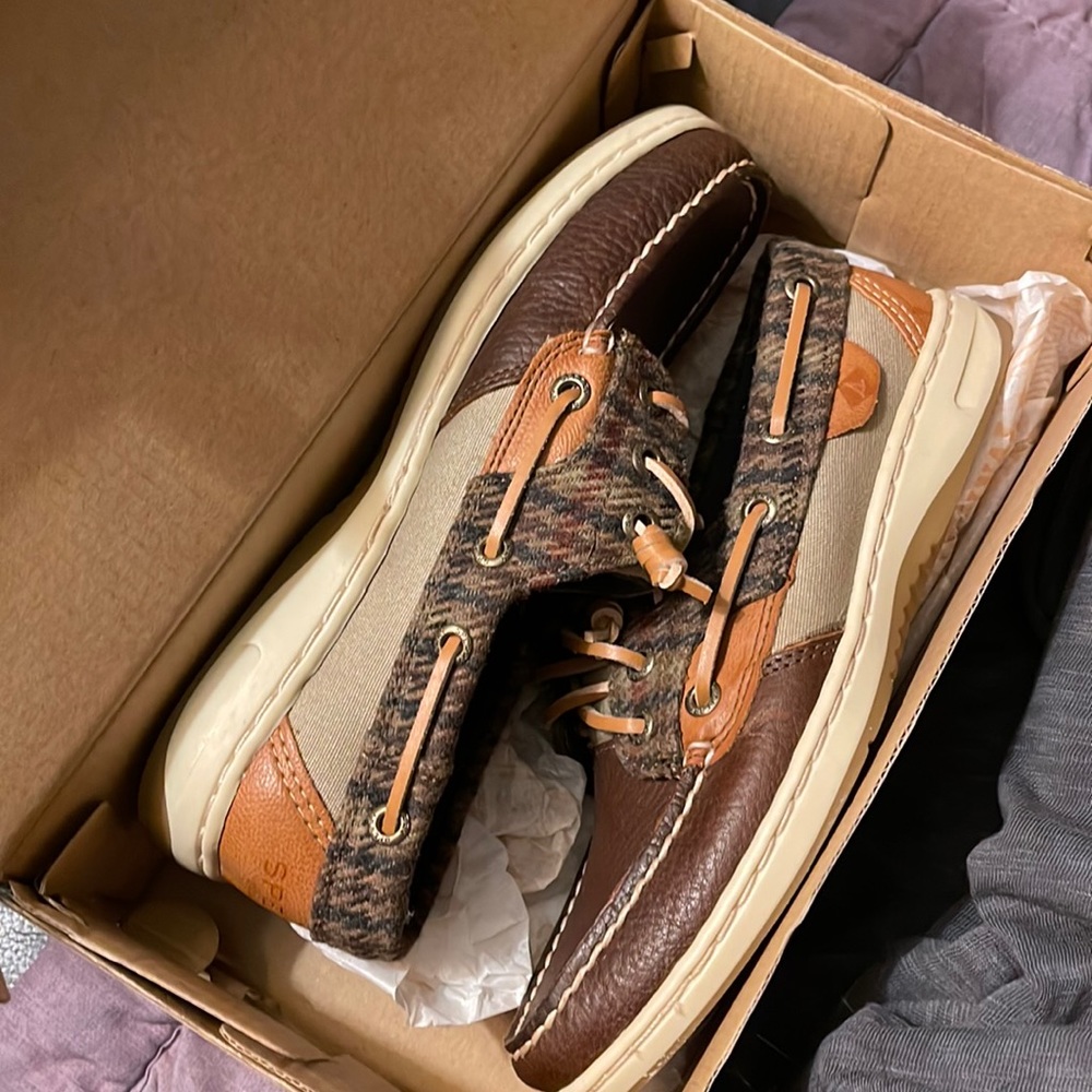 New in box SPERRY Woman’s 5.5 Rosefish/Walnut Boat Shoe